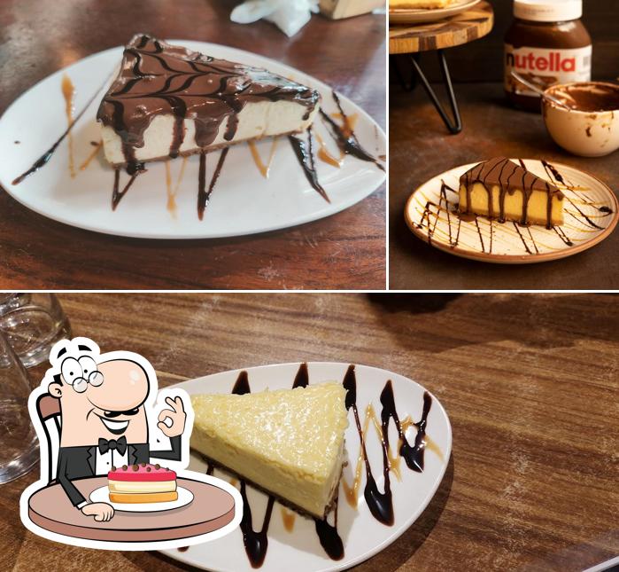 Cheesecake at 18.19 Cafe' Lounge