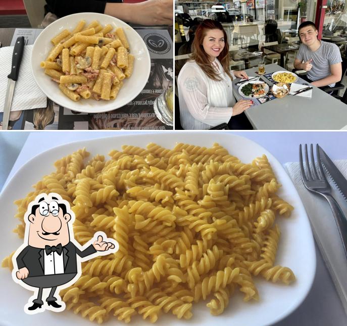La interni e cibo del ristorante
