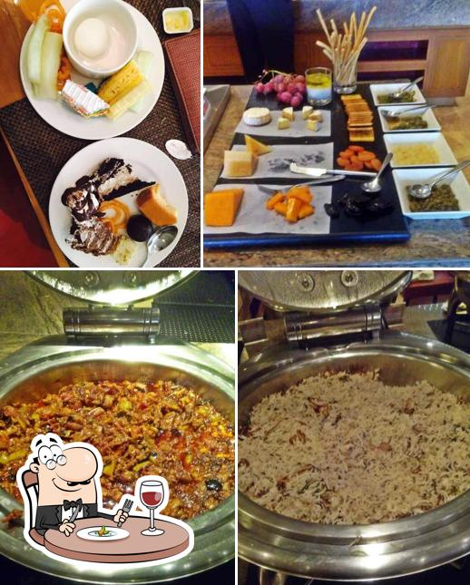 Meals at MoMo Cafe - Courtyard by Marriott