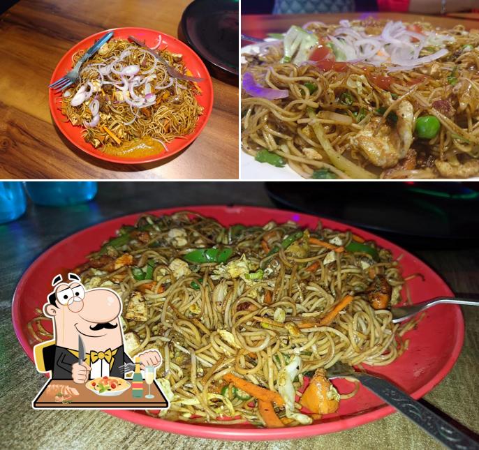 Pad thai at Ektu Adda