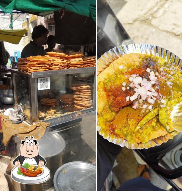 Food at Famous Sindhi Dal Pakwaan