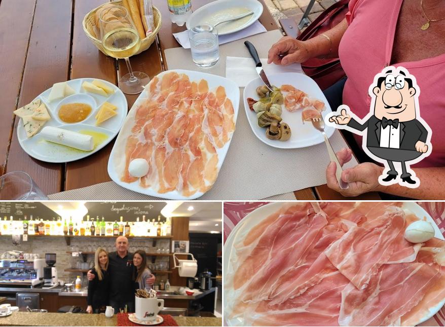 Tra le varie cose da prosciutteria AL MULINO si possono trovare la interni e cibo