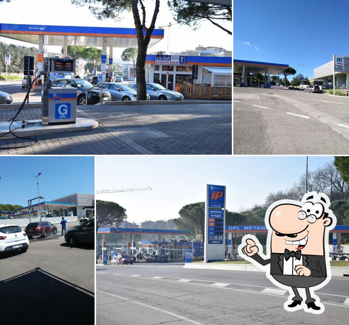 Gli esterni di Distributore Carburanti IP Gpl Metano (L-CNG) 24h Ricarica Elettrica EnelX - Via Tuzi (PG)