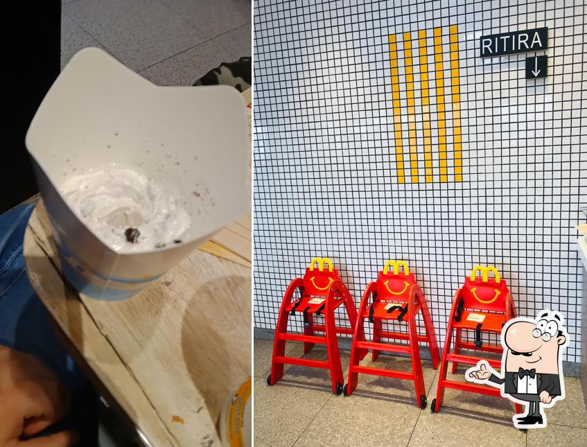 Dai un'occhiata agli interni di McDonald's - Santhià