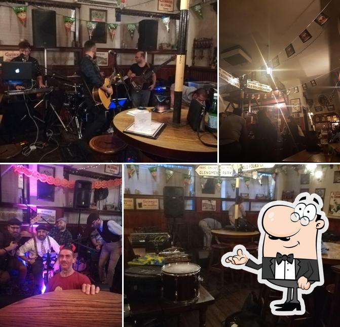 Dai un'occhiata agli interni di Flanagan's Irish Pub