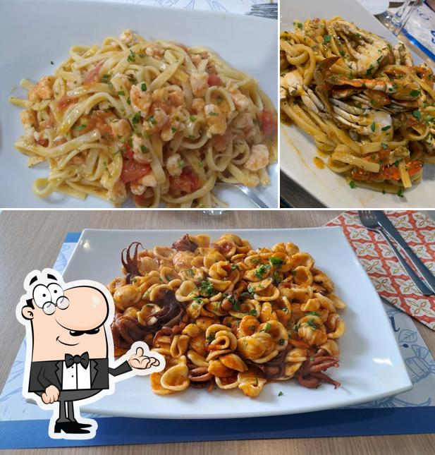 Siediti a un tavolo di Vecchia Osteria Del Mare
