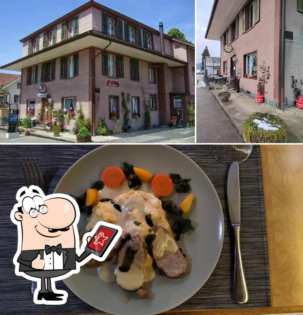 La foto della esterno e cibo di Gasthof Hirschen Grünen