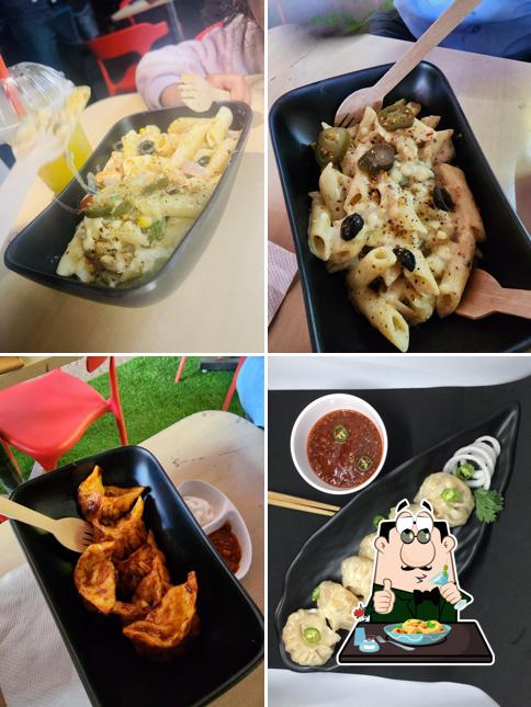 Macaroni and cheese at Momos Station