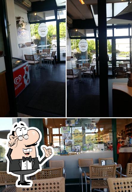 Siediti a un tavolo di Paradise Caffè