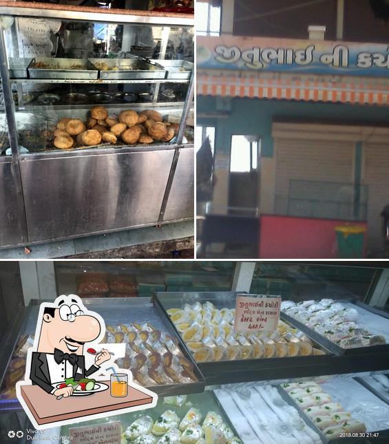 Food at Jitubhai Ni Kachori