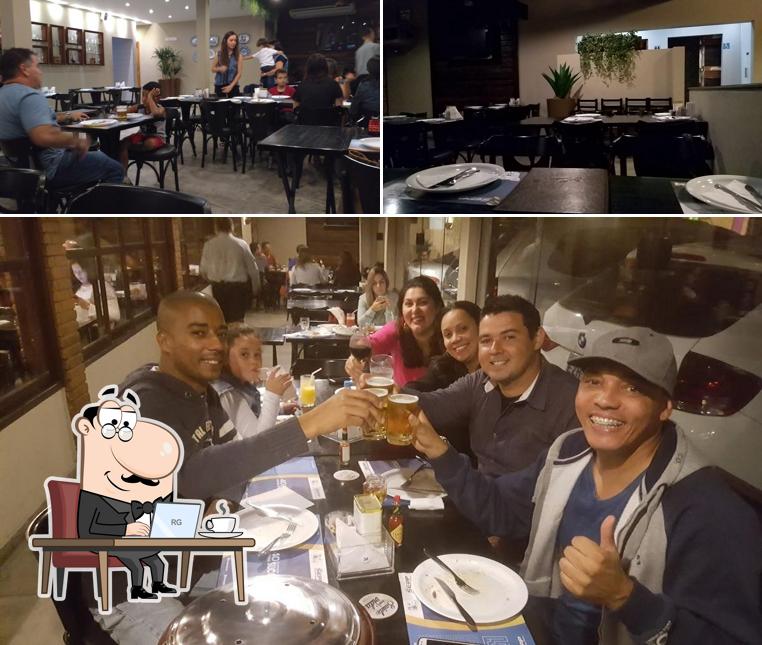 O interior do Choperia e Pizzaria do Portuga