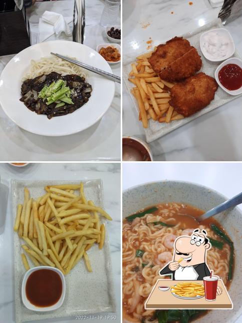 French fries at Kia's Cafe Delicious Korean