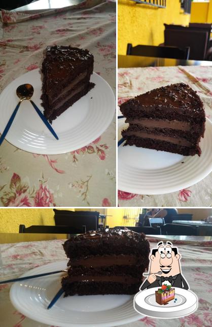 Bolo de chocolate em No quintal Café