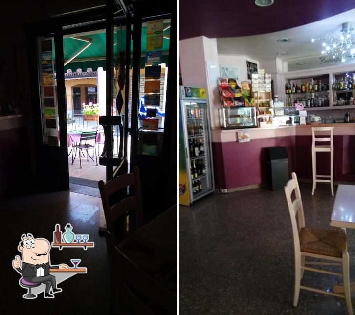 Siediti a un tavolo di Butterfly Cafe'