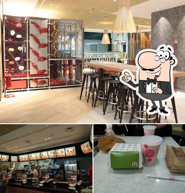 Siediti a un tavolo di McDonald's Milano Malpensa T1