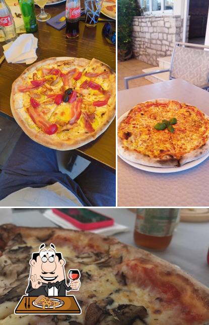 A Pizzeria Agape, puoi goderti una bella pizza