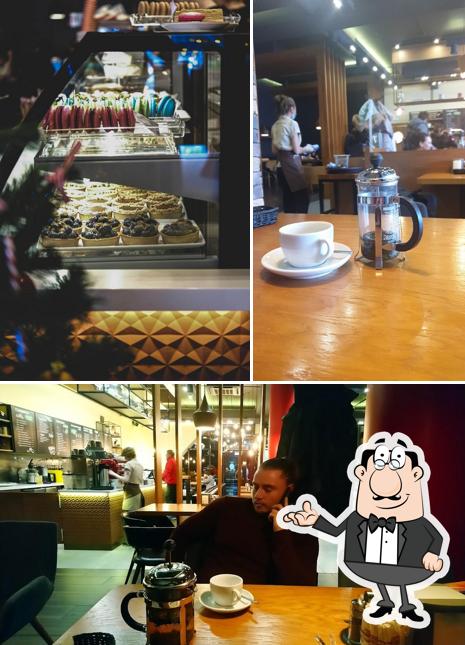 The interior of Traveler's Coffee