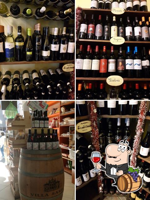 Ordina un bicchiere di vino a Vinorum Historia