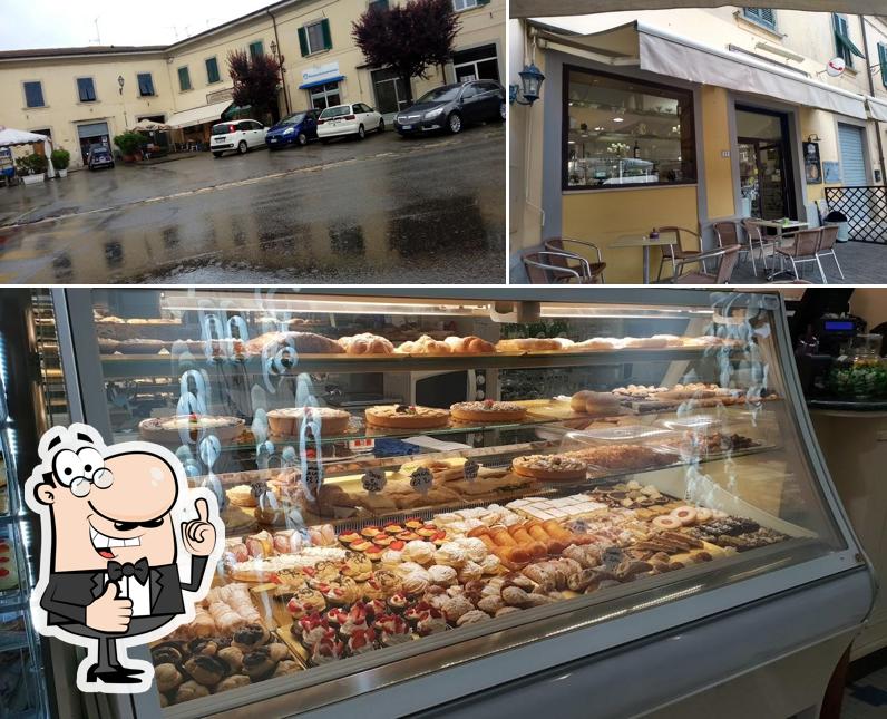 Guarda la foto di Bar Pasticceria Antica Piazza Di Bove Pasqualina Sas