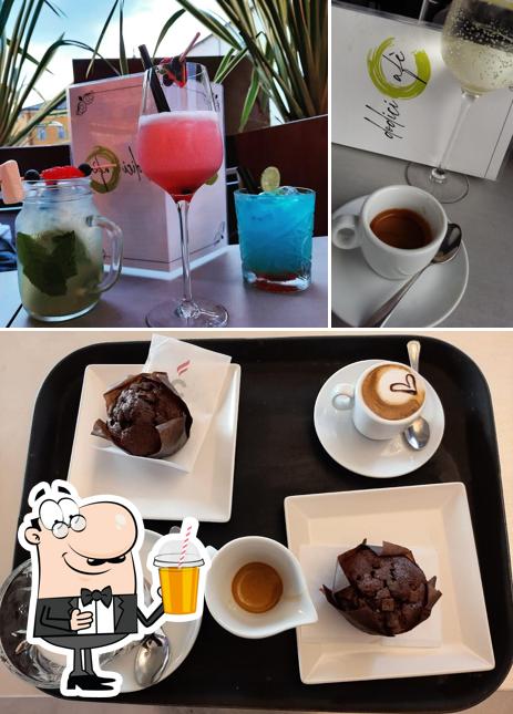 Goditi qualcosa da bere a Dodici Cafè