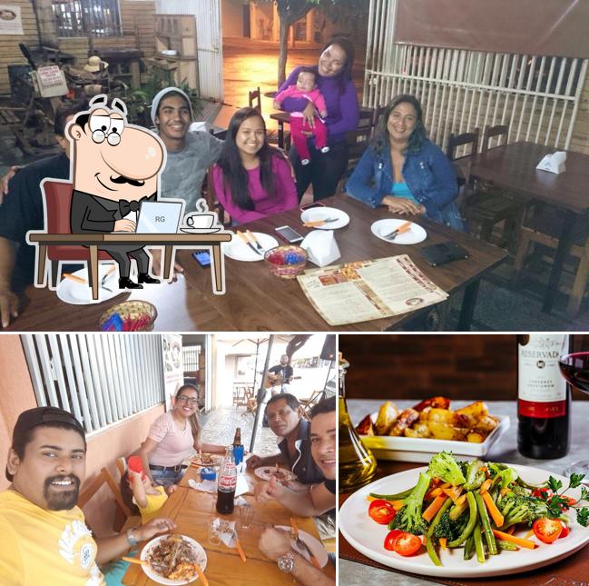 A foto da interior e comida a Boi Na Brasa