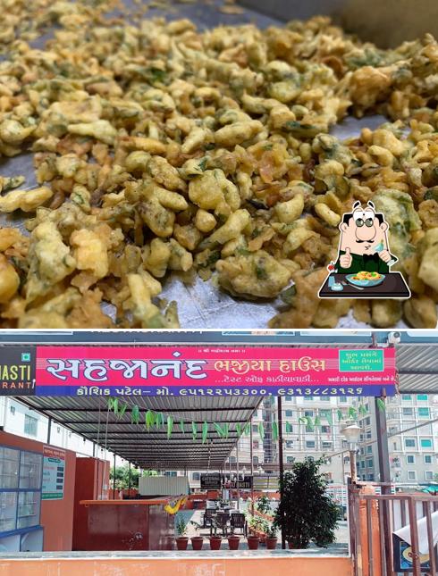 Food at Sahjanand Bhajiya House - Vegitables Bhajiya, Mirchi Ring