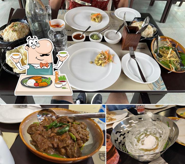 Among various things one can find food and beverage at Fort Paragon Restaurant by Calicut Paragon