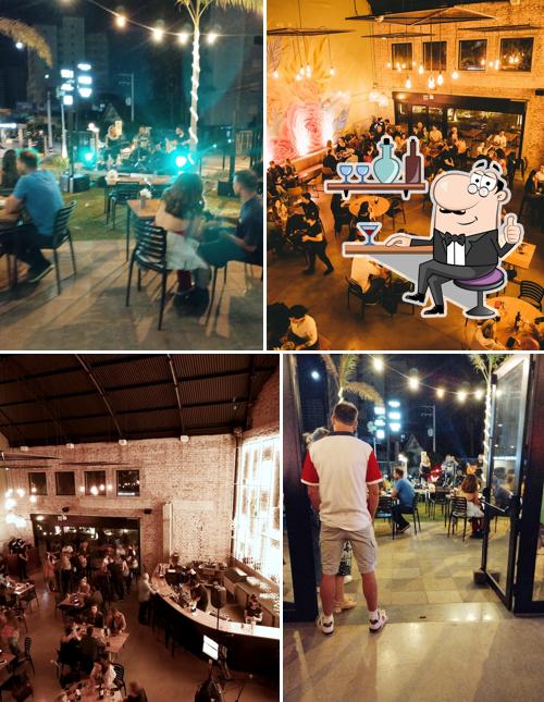 O interior do Mr Frank Food Hall