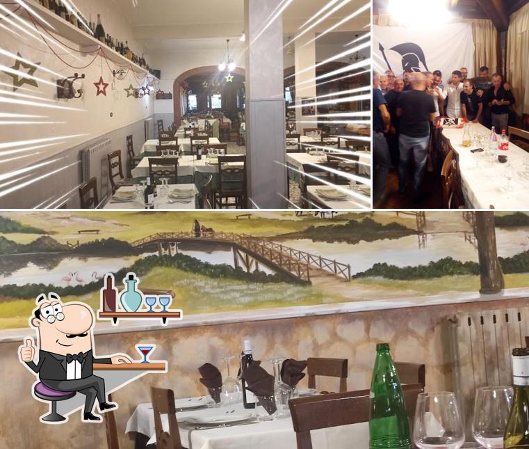 Guarda la immagine che presenta la interni e bancone da bar di Ristorante Sora Rosa di Vinci I