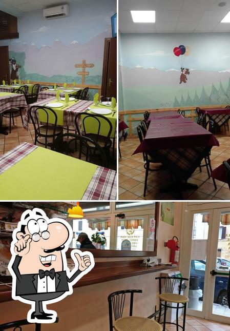 Dai un'occhiata agli interni di Pizzeria al taglio L'Orso Yoghi