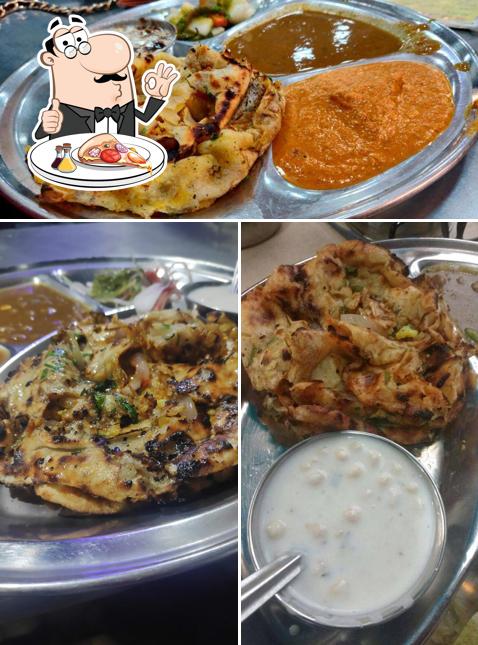 Pick pizza at Chawla De Mashoor Special Naan