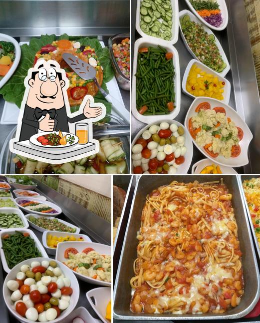 Comida em Rancho Da Vila Arens