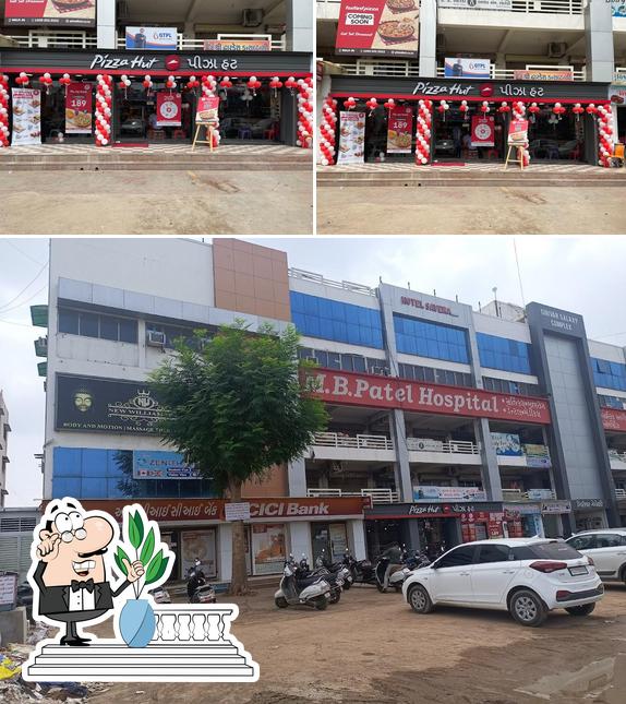 Check out how Pizza Hut Vastral, Ahmedabad looks outside