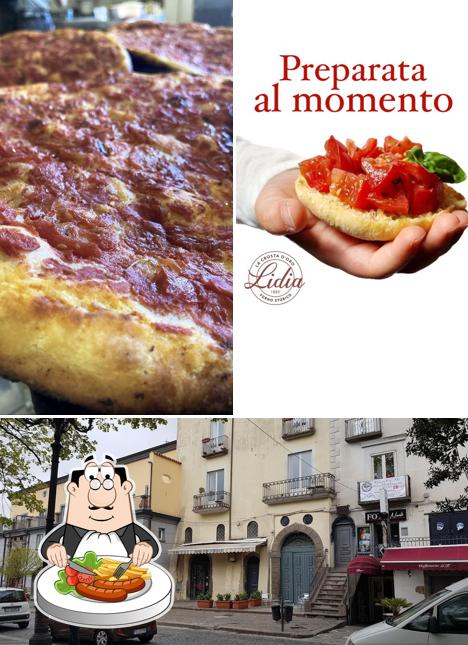 Tra le varie cose da Lidia - La Crosta D'Oro si possono trovare la cibo e esterno