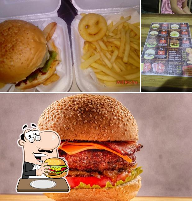 Deguste um dos hambúrgueres servidos no Deu Fome Hamburgueria