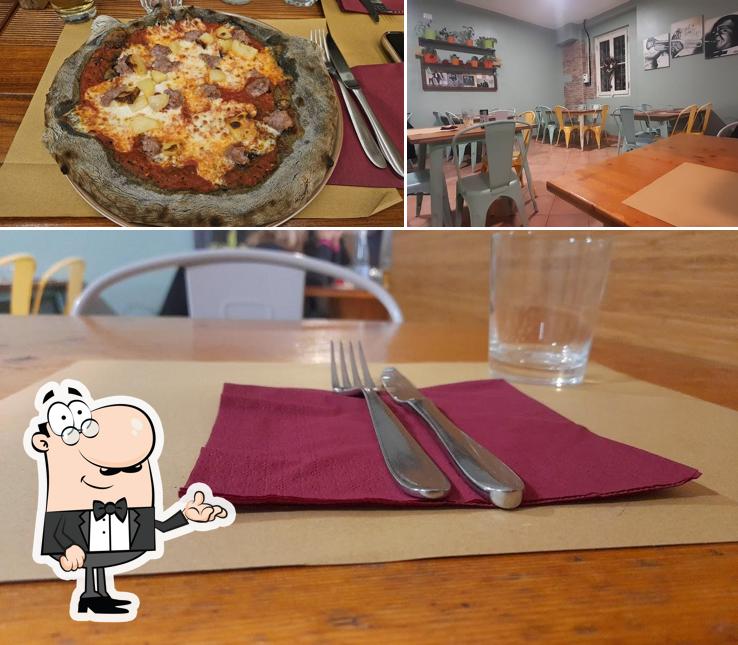 La immagine della interni e cibo di L' Angolo Pizzosteria