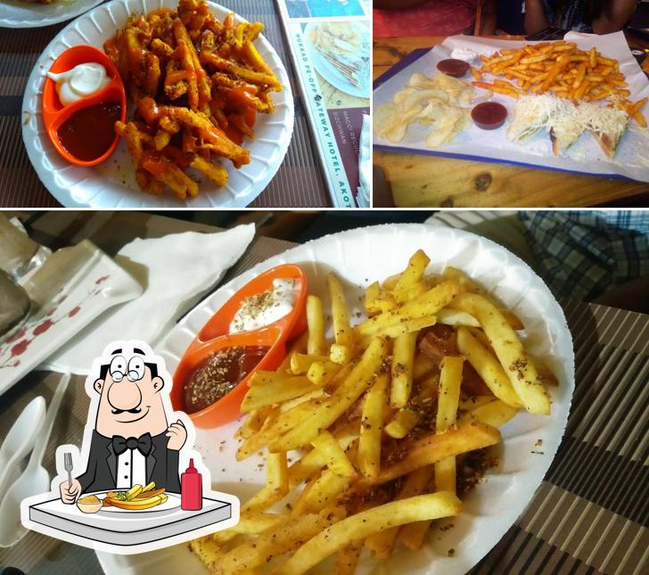 Order finger chips with different sauces