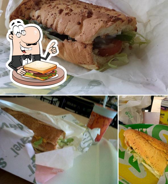 Peça um sanduíche no Subway