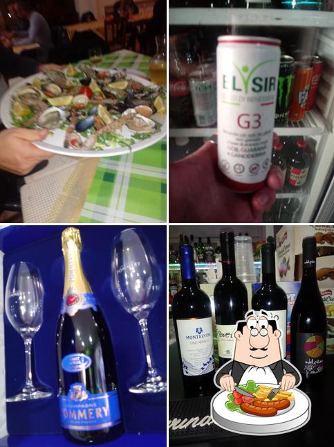 Dai un’occhiata alla immagine che presenta la cibo e bevanda di Bar Pub BLACK & WHITE