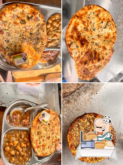 Garlic bread at Kulcha king lakhanpur