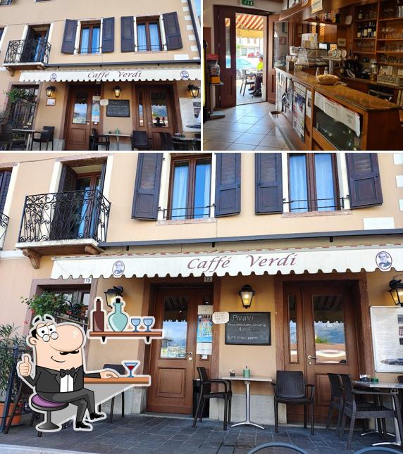 Dai un'occhiata agli interni di Caffè Verdi