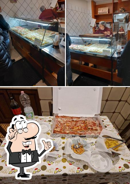 Guarda la immagine che presenta la interni e pizza di Pizza Al Taglio D'asporto