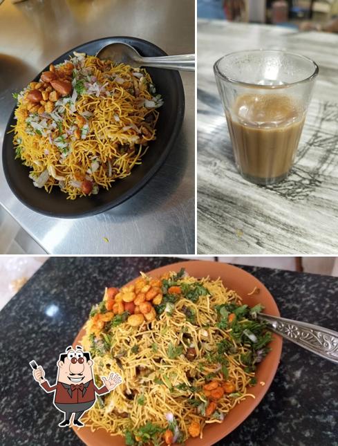Meals at दत्तूची भेळ आणि मिसळ हाउस