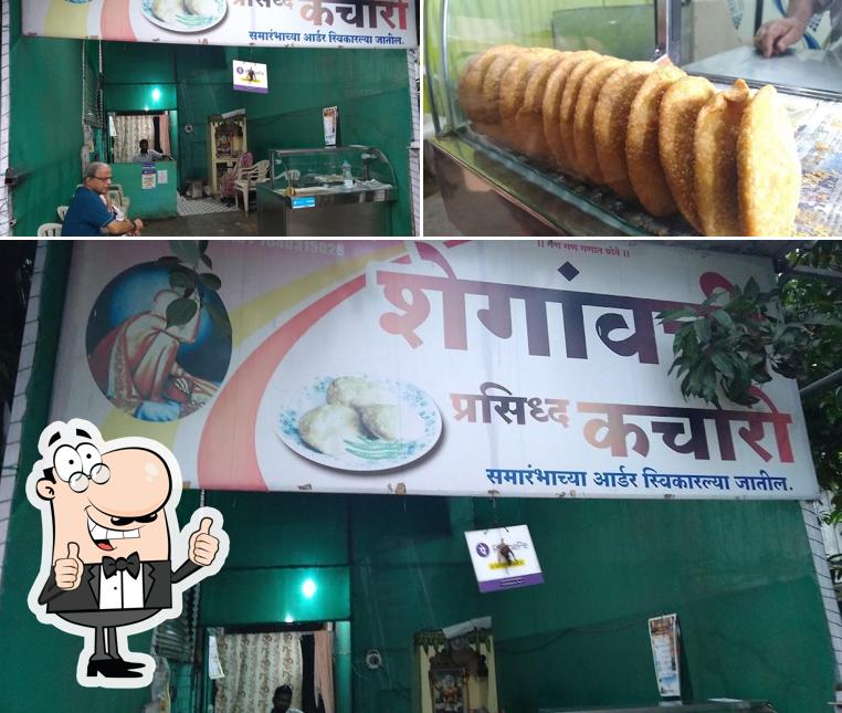 Here's a picture of Shegaon prasidh kachori