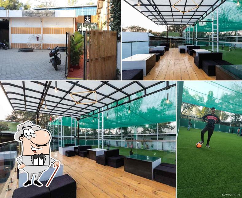 The exterior of The Harbour House Sports Cafe and Turf