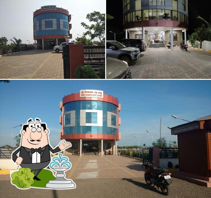 You can get some fresh air outside Shri Anasuya Datt Lodge - Ganagapur