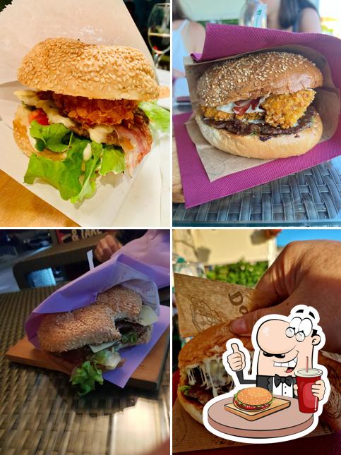 Prenditi un hamburger a Coffee & Fast food Yummmi