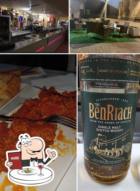 Tra le diverse cose da Bar Passion si possono trovare la cibo e interni