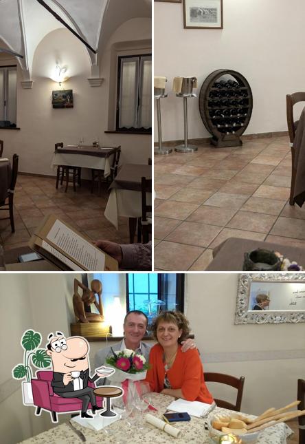 Dai un'occhiata agli interni di Hosteria Del Capel Rosso