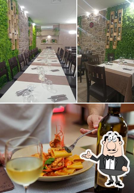 La interni e cibo del ristorante